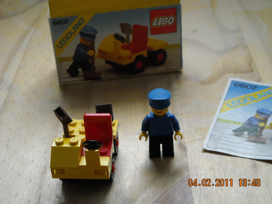 LEGO City 6607 Service Truck 1982