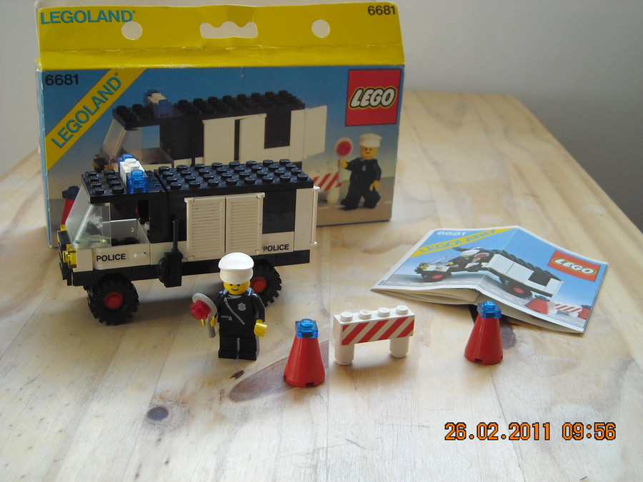 LEGO  City  6681 Police Van 1981