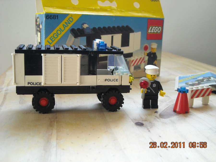 LEGO  City  6681 Police Van 1981