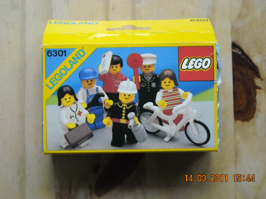 LEGO City 6301 Town Mini-Figures 1986