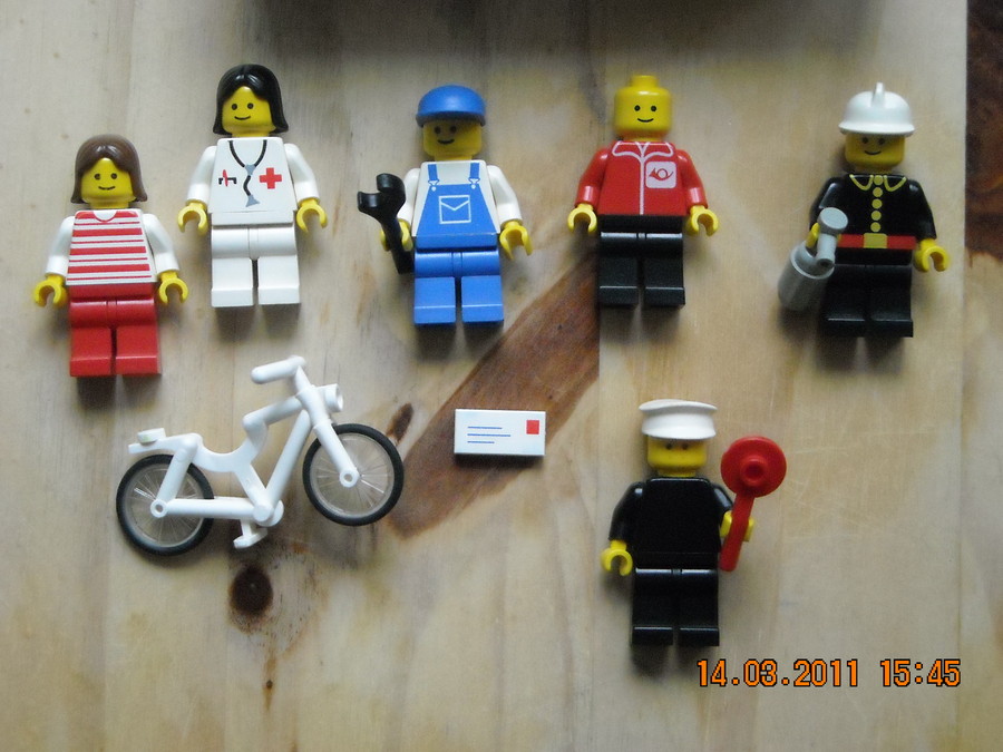 LEGO City 6301 Town Mini-Figures 1986
