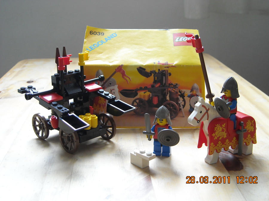 LEGO Castle 6039 Twin arm launcher  1988
