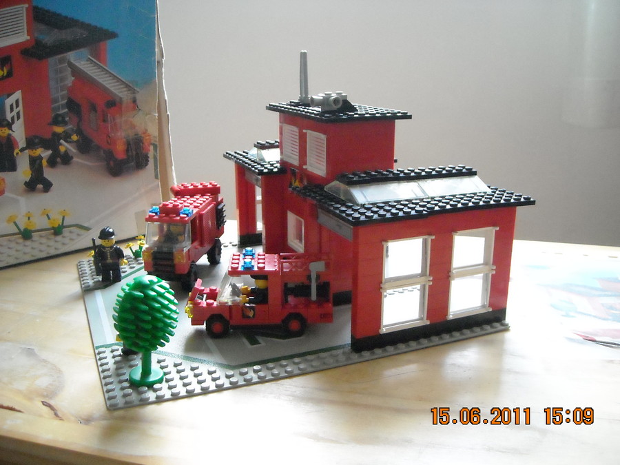LEGO  City  6382 Fire Station   1981
