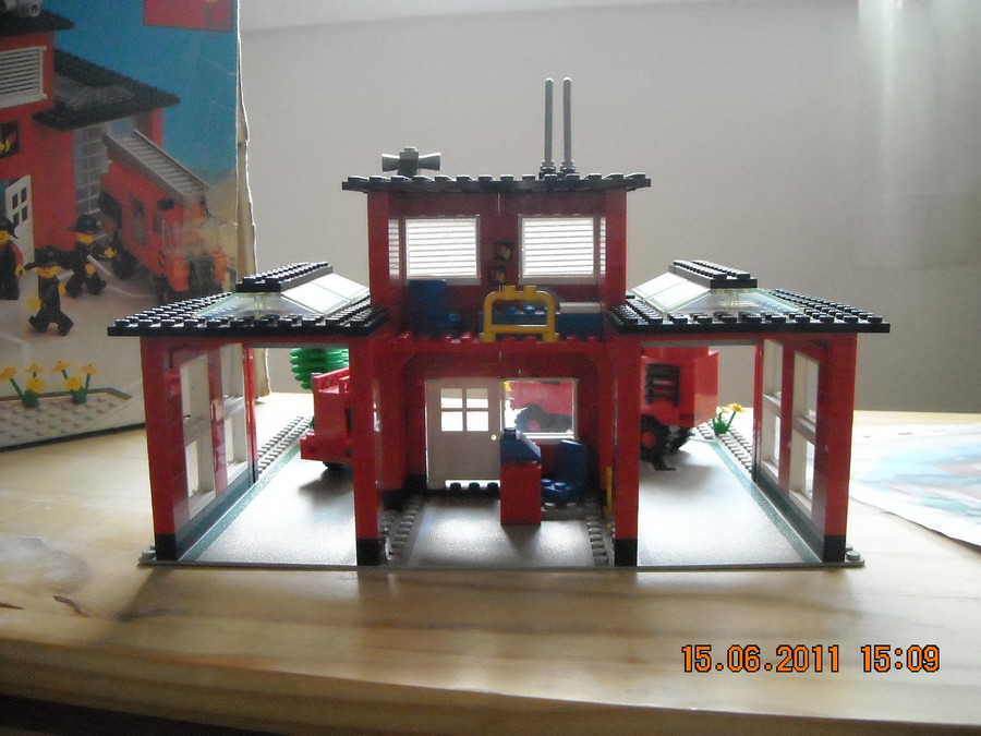 LEGO  City  6382 Fire Station   1981