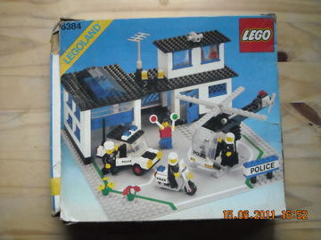 LEGO  City  6384 Police Station  1983