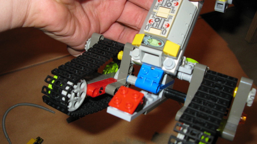 Ötös robot