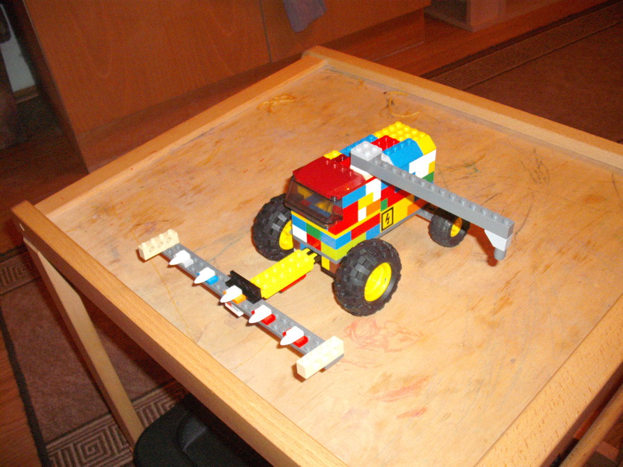 Lego kombájn