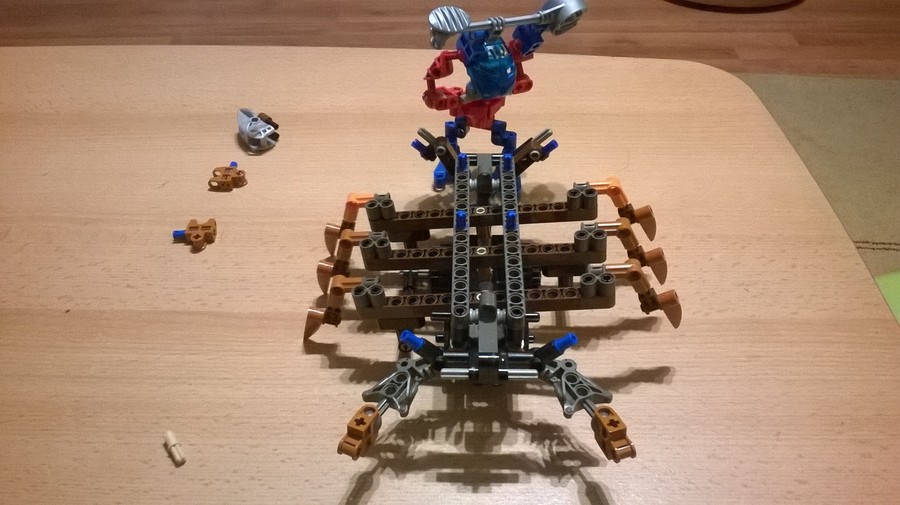 Elővettük bátyám 15 éves Bionicle Pewku Legoját