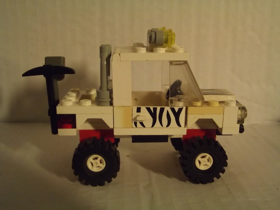Safari Off-Road Vehicle (6672)