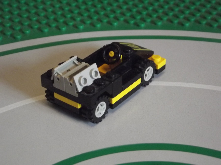 Mini modellek 4-es rajtszámmal-1