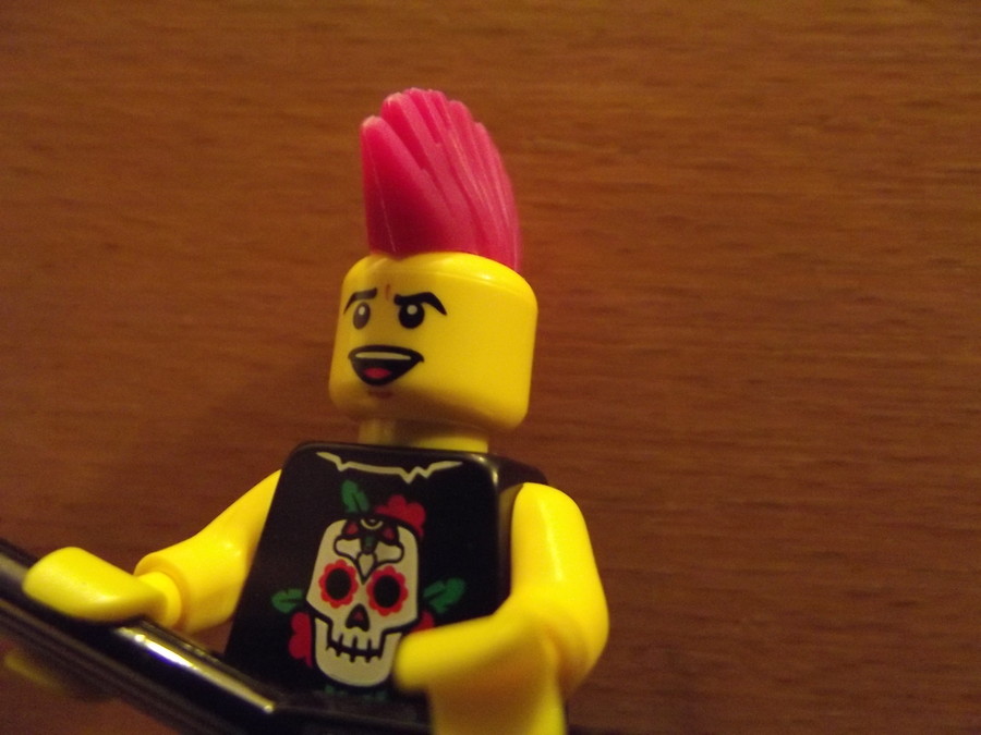 Punk rocker minifigura