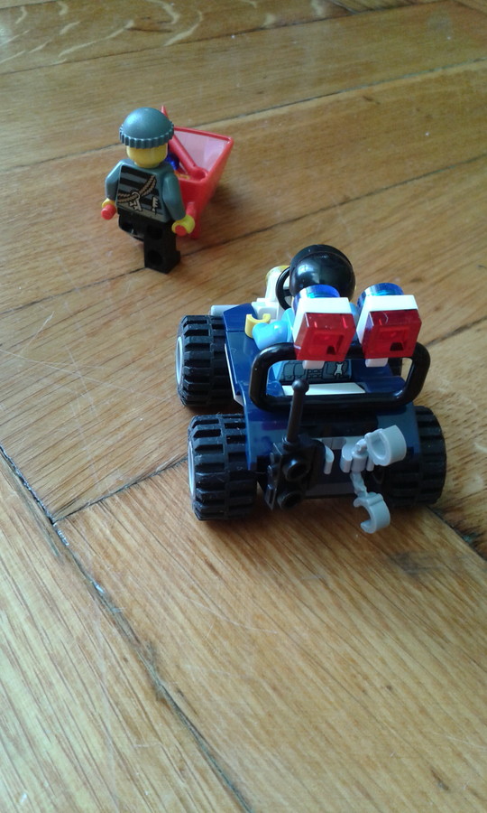 Rendőr quad és talicskás rabló