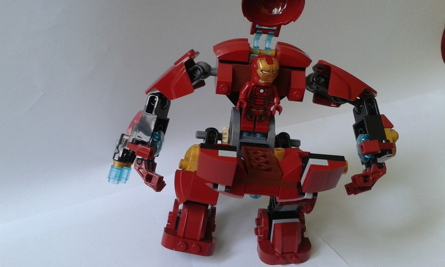 76031