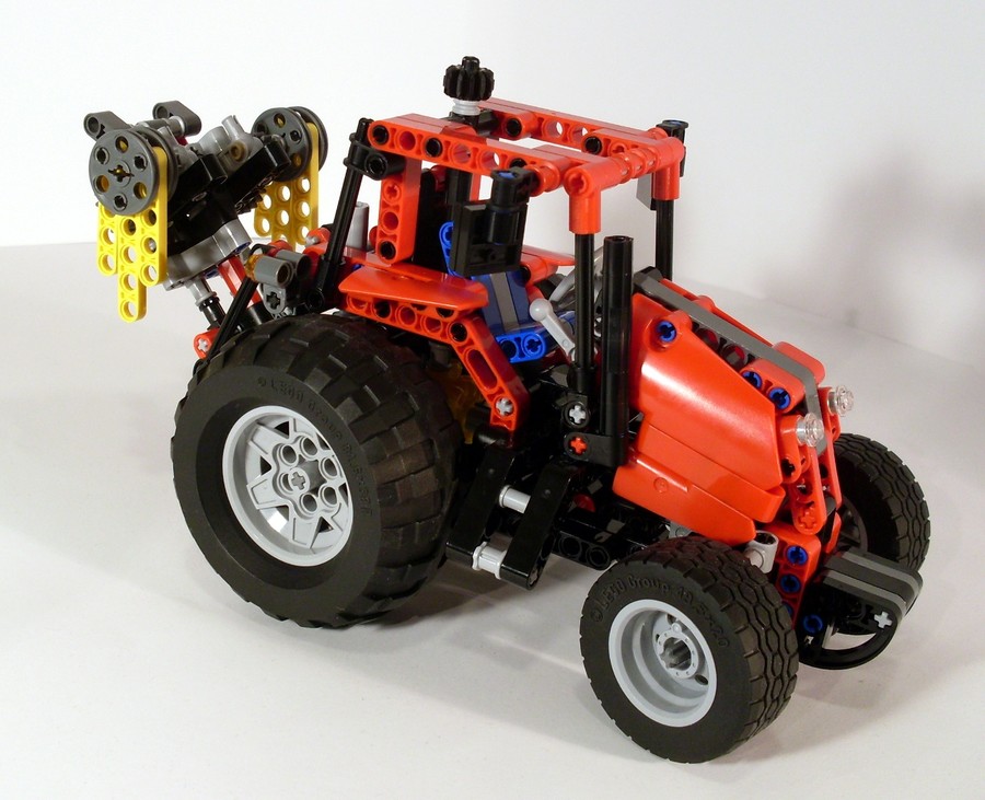 Traktor fűkaszával